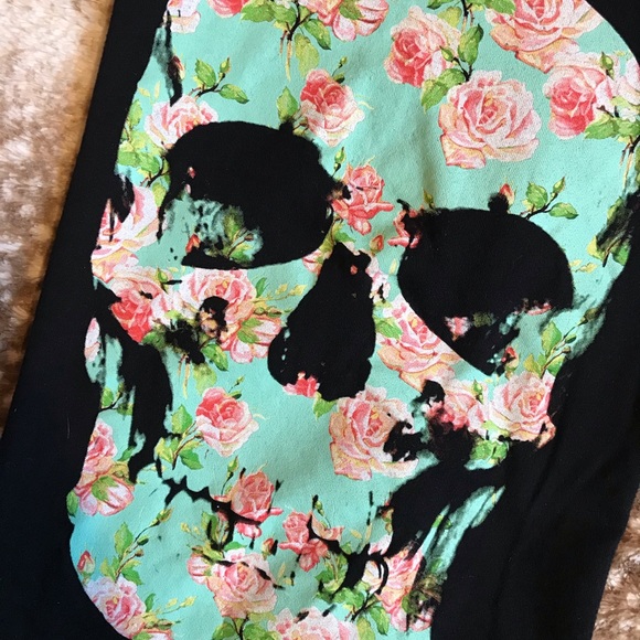 Empyre Tops - 🚨Sale🚨Women’s Empyre Rose Printed Skull